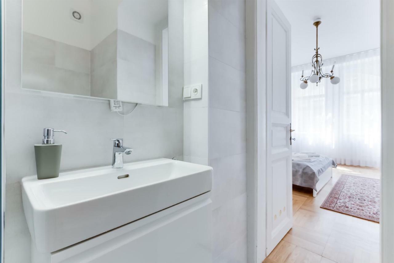 Apartament The Dancing House Residence, Two Bedroom With Balcony Near River! *