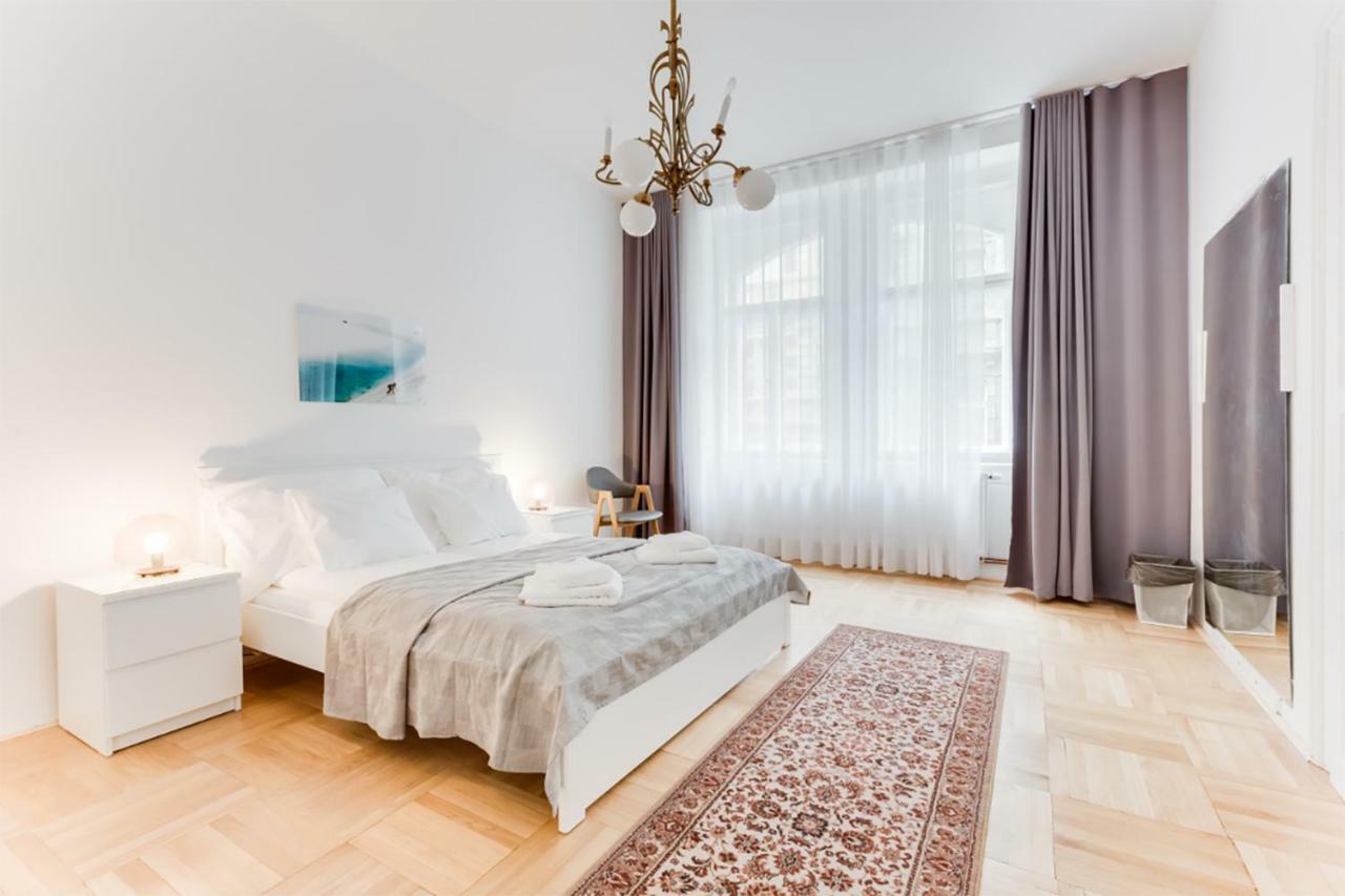 Apartament The Dancing House Residence, Two Bedroom With Balcony Near River! Praga